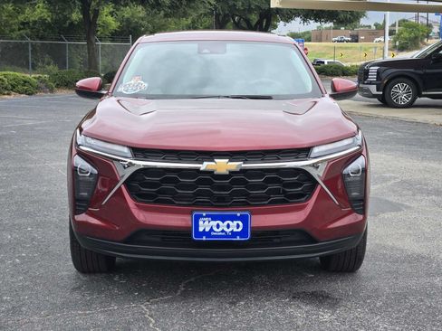 Used 2024 Chevrolet Trax LS w/ LS Convenience Package FWD image 2