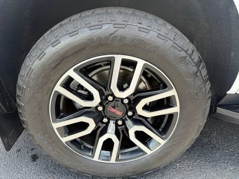 Used 2021 GMC Yukon AT4 w/ Rear Media and Nav Package AWD/4WD image 29