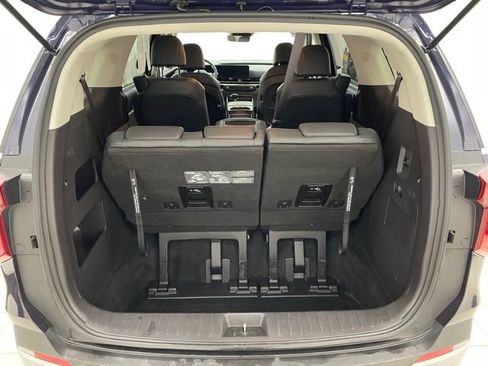 Used 2025 Kia Carnival image 12