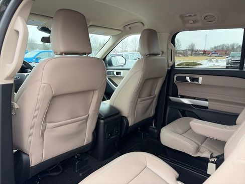 Used 2024 Ford Explorer XLT w/ Equipment Group 202A image 28