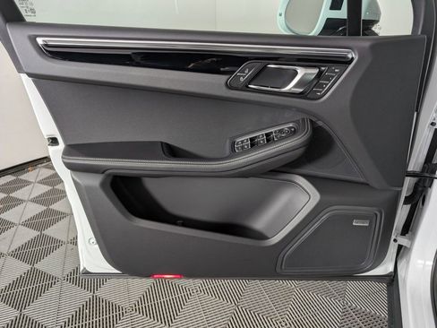 New 2026 Porsche Macan S image 23