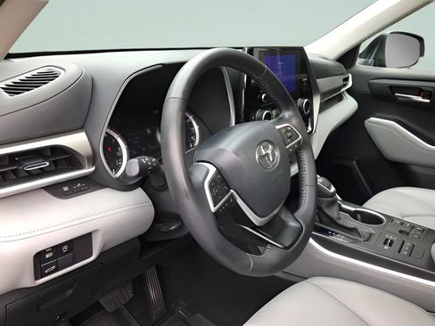 Certified 2024 Toyota Highlander XLE AWD/4WD image 15