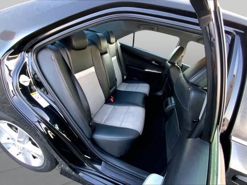 Used 2012 Toyota Camry SE FWD image 17