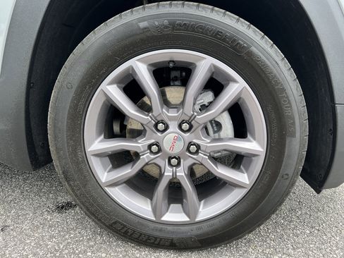 Used 2023 GMC Terrain SLT w/ Tech Package AWD/4WD image 15