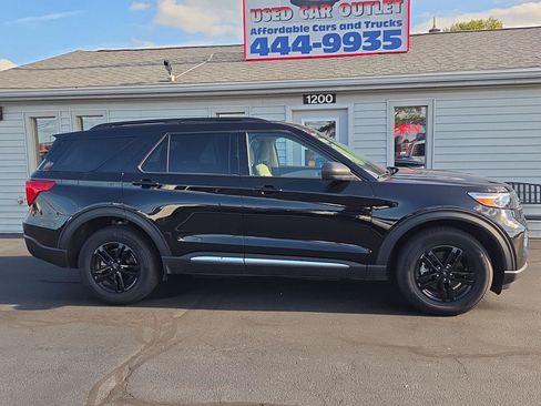 Used 2023 Ford Explorer XLT AWD/4WD image 2