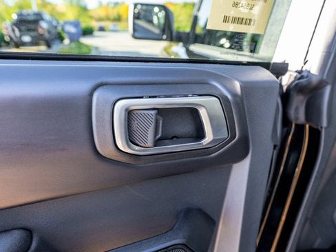 New 2025 Ford Bronco Badlands image 17