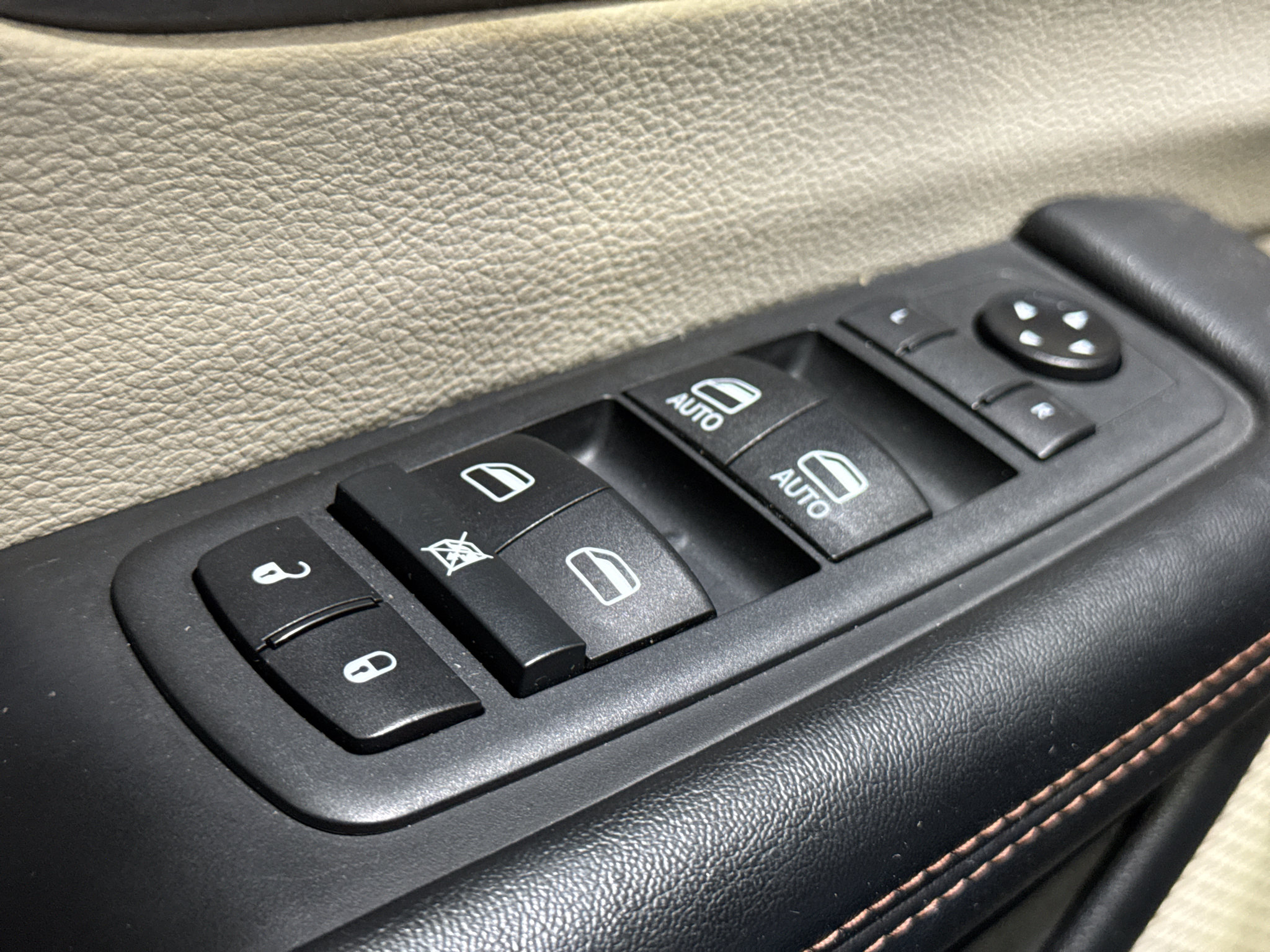 Used 2020 Chrysler Pacifica Touring-L FWD image 34