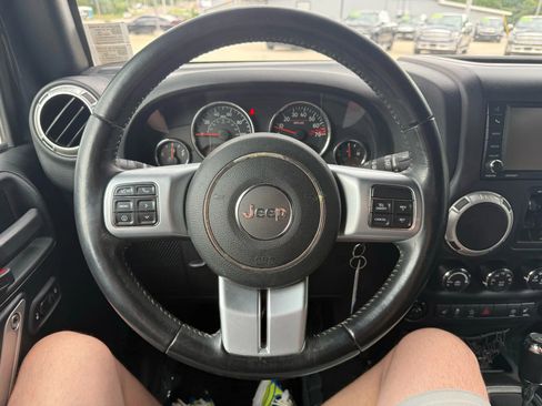 Used 2017 Jeep Wrangler Unlimited Rubicon image 19