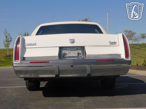 Used 1995 Cadillac Fleetwood Brougham RWD image 20