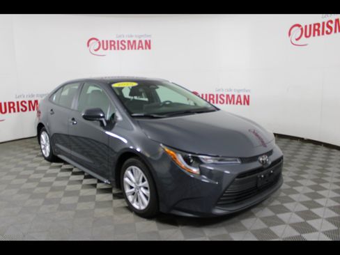 Used 2025 Toyota Corolla LE w/ LE Premium Package FWD image 11
