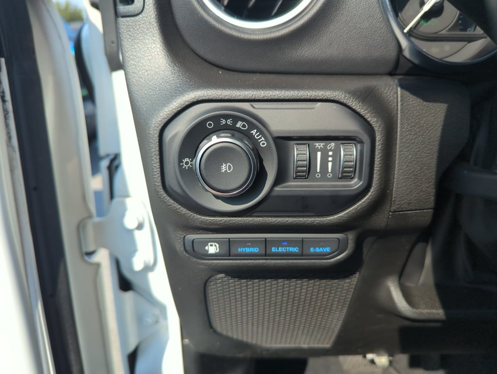 Used 2022 Jeep Wrangler Unlimited Sahara AWD/4WD image 19
