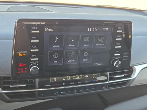 Used 2024 Toyota Sienna XLE image 9