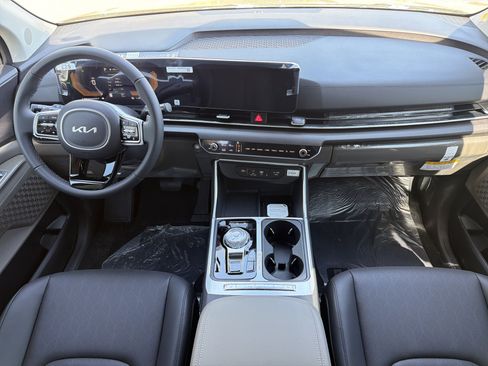 New 2026 Kia Carnival EX FWD image 2