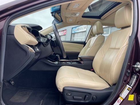 Used 2016 Toyota Avalon Limited image 10