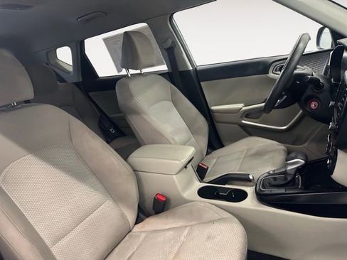 Used 2023 Kia Soul LX w/ LX Technology Package FWD image 15