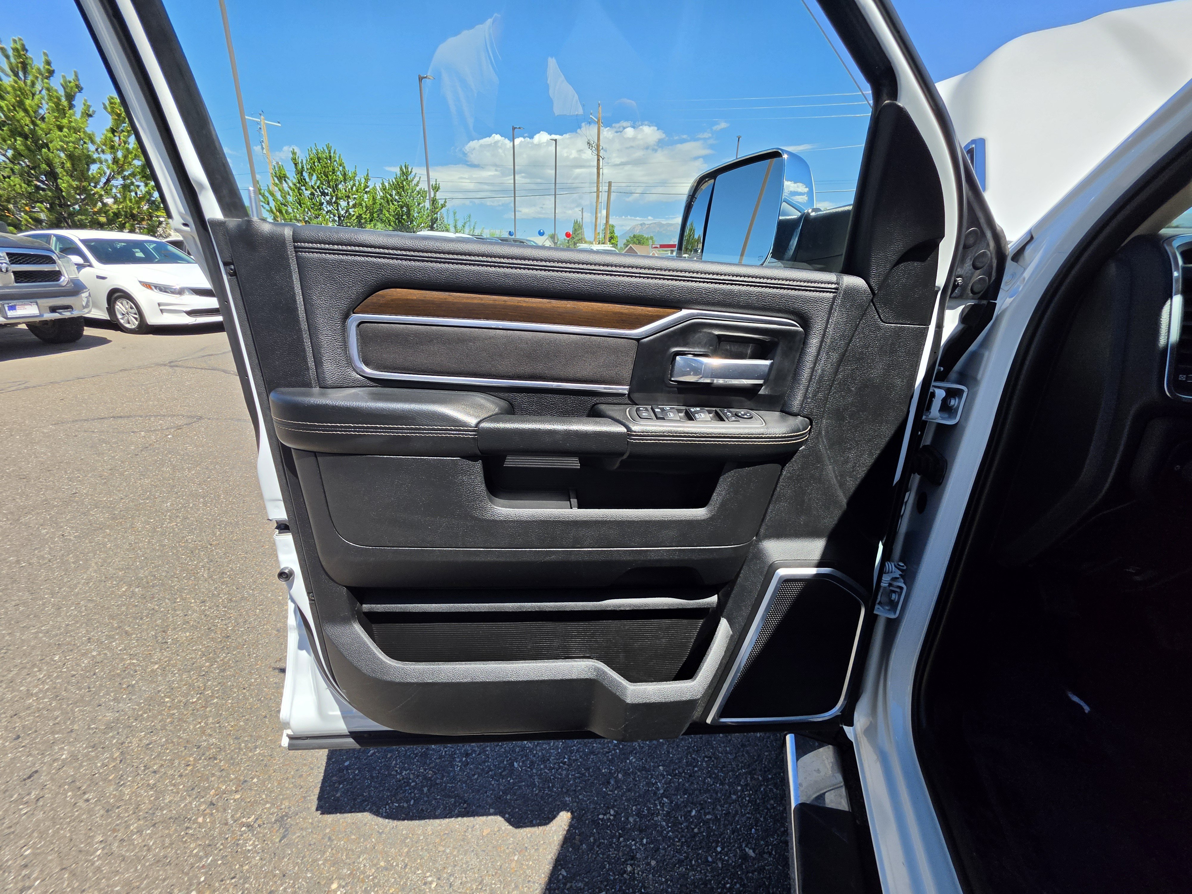 Used 2022 RAM 2500 Laramie AWD/4WD image 23