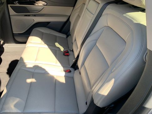 Used 2024 Lincoln Nautilus Premier AWD/4WD image 18