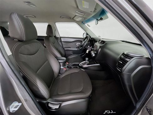 Used 2018 Kia Soul image 27