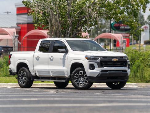 Used 2023 Chevrolet Colorado LT w/ LT Convenience Package III RWD image 2