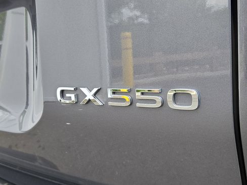 Used 2024 Lexus GX 550 w/ Accessory Package (2T) AWD/4WD image 32