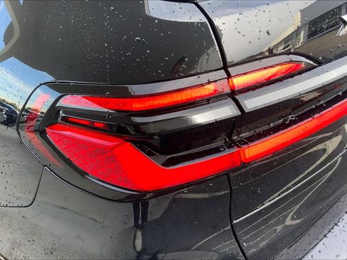 Certified 2024 BMW X7 M60i w/ Executive Package image 27