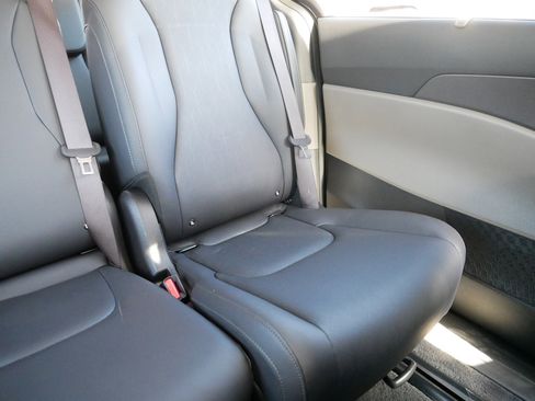 Certified 2025 Kia Carnival SX image 14