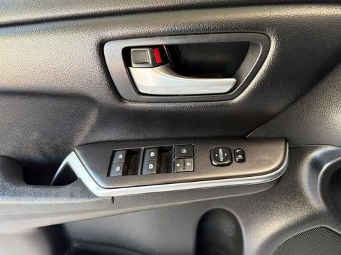 Used 2017 Toyota Camry SE FWD image 12