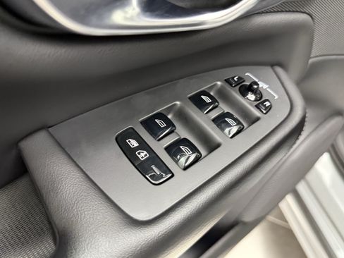 Certified 2024 Volvo XC90 T8 Plus AWD/4WD image 11