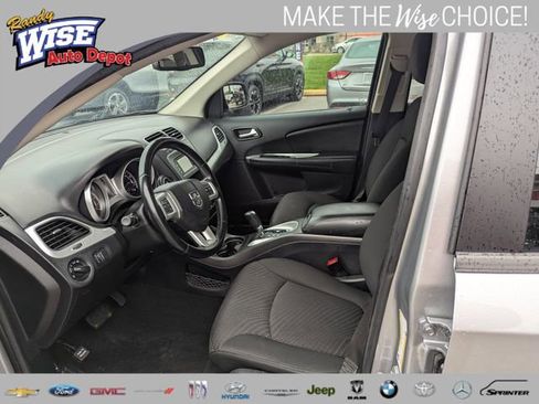 Used 2020 Dodge Journey SE w/ SE Popular Equipment Group image 9