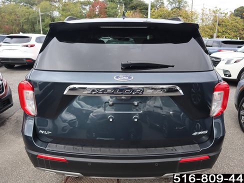 Used 2022 Ford Explorer XLT w/ Equipment Group 202A image 5