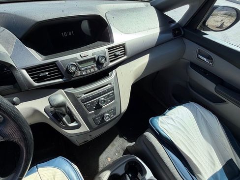 Used 2014 Honda Odyssey LX image 17