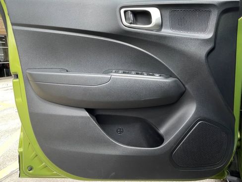 Used 2020 Hyundai Venue SEL FWD image 33