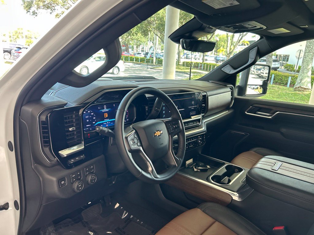 Used 2026 Chevrolet Silverado 3500 High Country w/ Technology Package AWD/4WD image 6