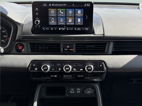 Certified 2025 Honda Pilot TrailSport image 23