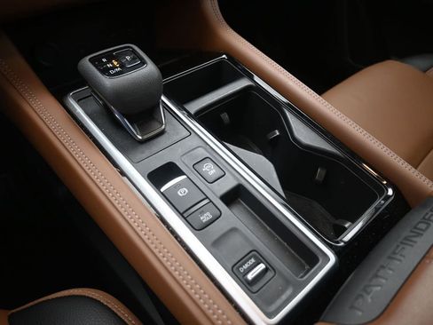 Used 2024 Nissan Pathfinder Platinum FWD image 29