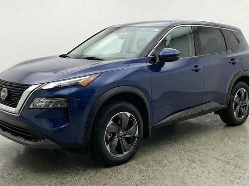 Used 2025 Nissan Rogue SV image 3