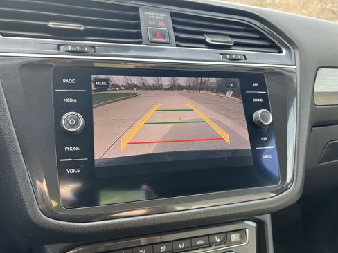 Used 2018 Volkswagen Tiguan SE w/ 18" Alloy Wheels Package image 19