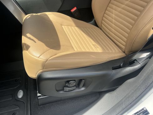 Certified 2025 Land Rover Discovery Dynamic SE AWD/4WD image 18