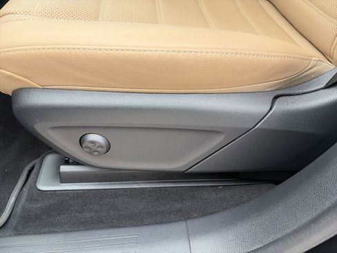 Used 2025 Mercedes-Benz GLE 350 4MATIC image 13