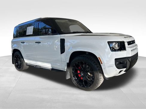 Used 2020 Land Rover Defender 110 SE image 2