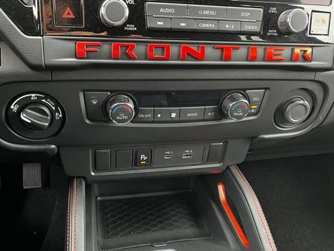 Used 2025 Nissan Frontier PRO-4X image 25