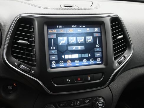 Used 2021 Jeep Cherokee Latitude Lux w/ Comfort/Convenience Group AWD/4WD image 18