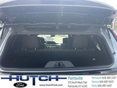 Used 2024 Cadillac Escalade Sport Platinum w/ LPO, ONYX Package AWD/4WD image 9
