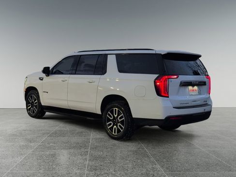 Used 2022 GMC Yukon XL AT4 image 3