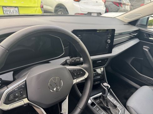 Used 2025 Volkswagen Jetta SE image 35