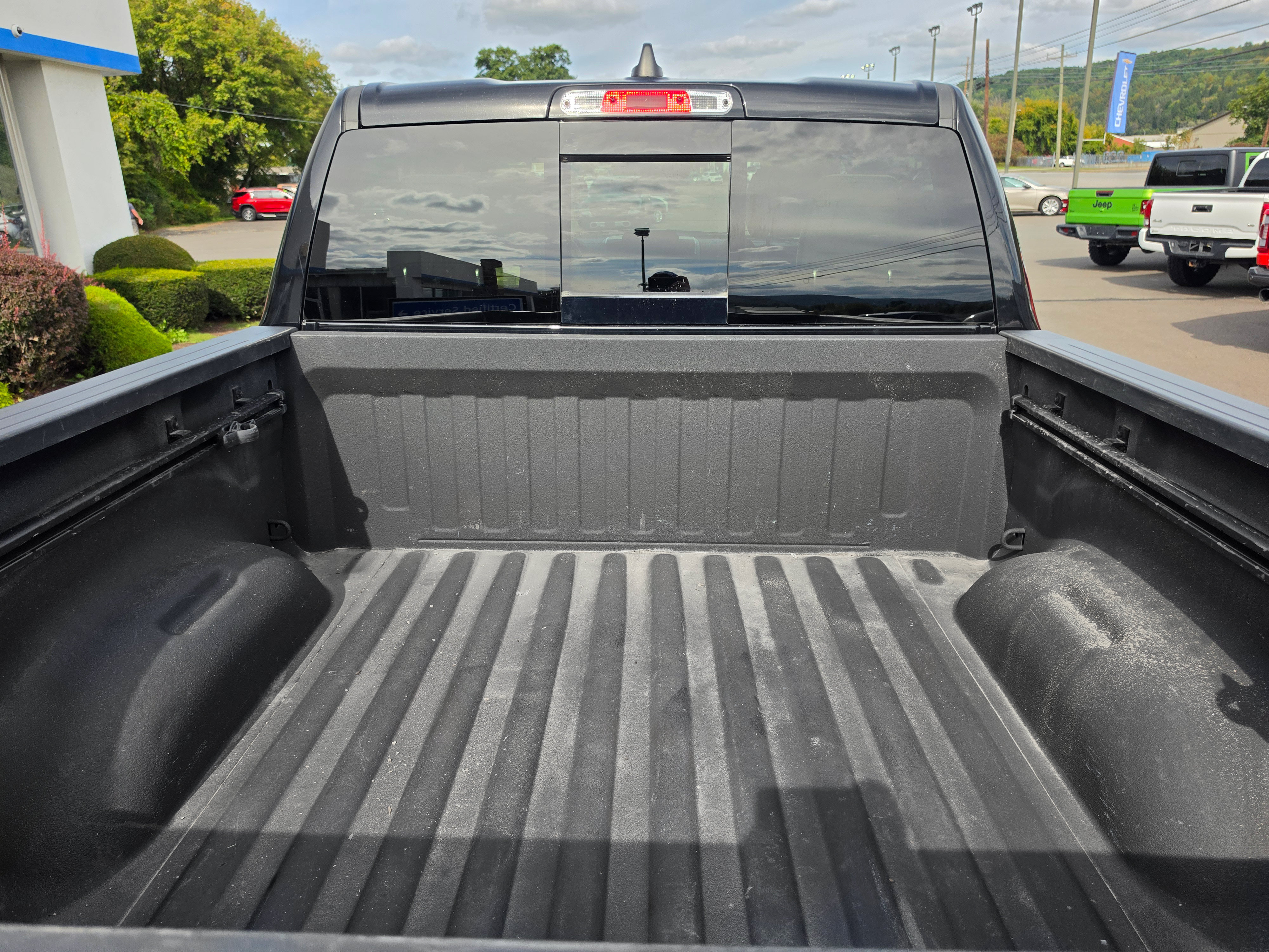 Used 2025 RAM 1500 Laramie w/ Night Edition AWD/4WD image 5