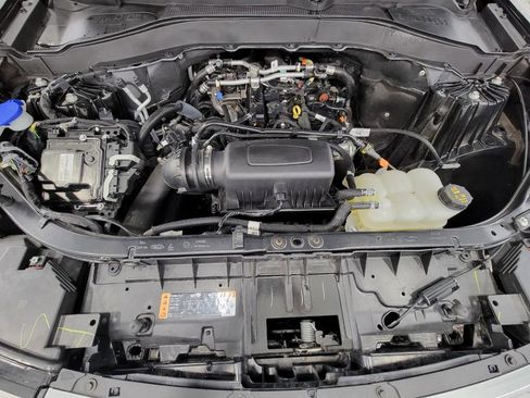 Used 2023 Ford Explorer XLT w/ Equipment Group 202A image 8