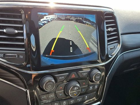 Used 2022 Jeep Grand Cherokee Limited image 21