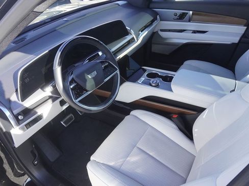 Used 2026 Cadillac Vistiq Luxury image 18