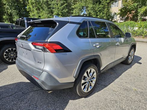 Used 2021 Toyota RAV4 XLE Premium FWD image 10